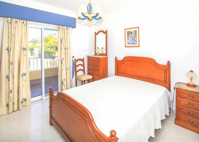 Olival With Pool Walking Distance To Villa