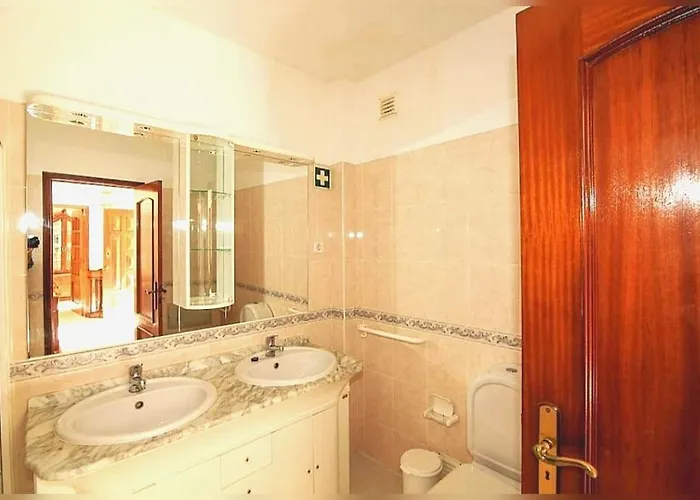 Villa Olival With Pool Walking Distance To Armação de Pêra